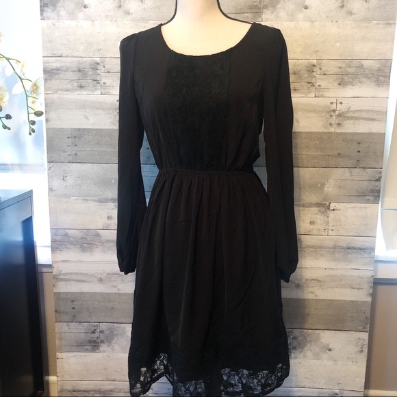 Doe & Rae Dresses & Skirts - Doe & Rae NWT Black Lace Accent Long Sleeve Dress
